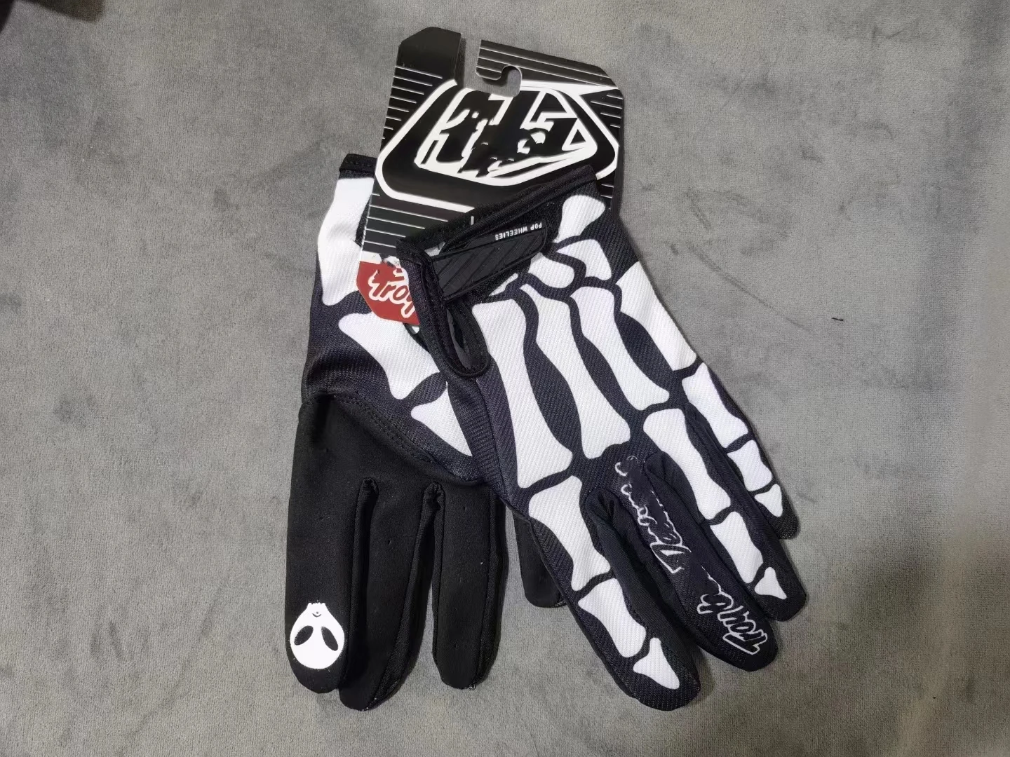 Перчатки с длинными пальцами для езды на мотоцикле