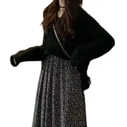 Вязаный свитер с V-образным вырезом Новинка осени 2024 облегающий пуловер