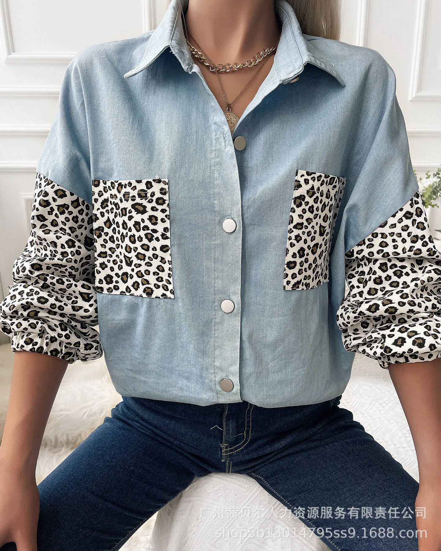 

Женская джинсовая рубашка в стиле пэчворк, однобортная рубашка с длинным рукавом и отложным воротником, с леопардовым принтом, на пуговицах...