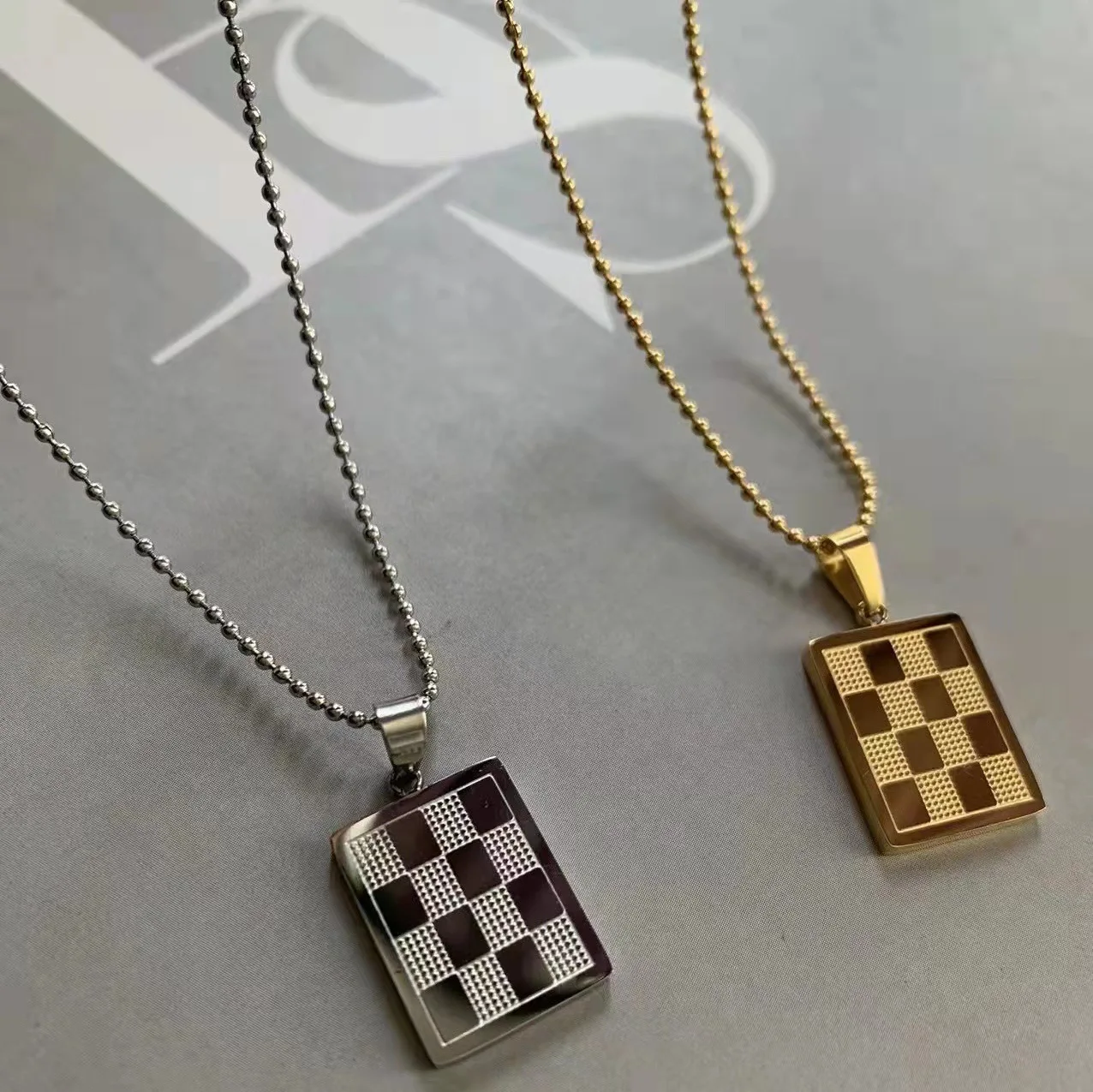 

New Ins Stainless Steel Chess Lattice Pendant Necklace Vintage Checkered Necklaces For Women Fashion Jewelry Gifts
