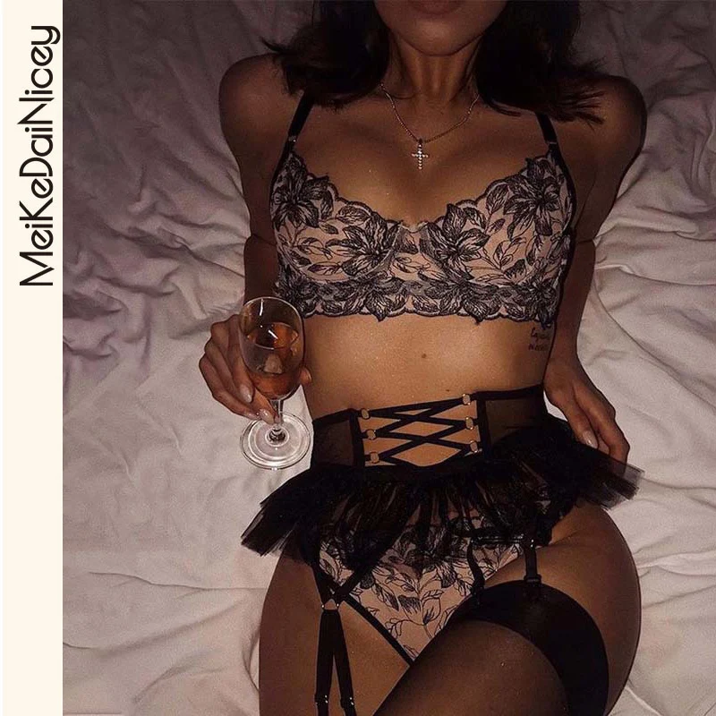 

MeiKeDaiNicey модное нижнее белье подвязки костюм из 3 частей сексуальное порно Нижнее белье для женщин роскошное кружевное цветочное горячее неж...