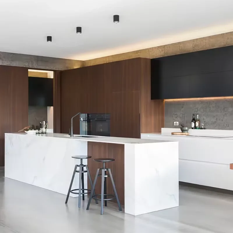 Роскошные черно-золотые мраморные кухонные шкафы с индивидуальным дизайном