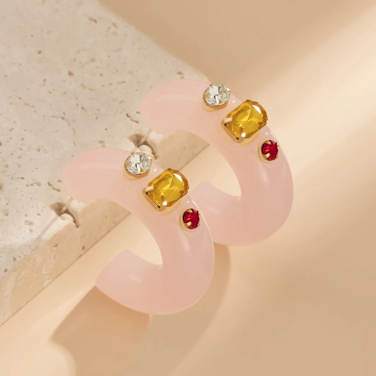 

Elegant New Pink Acrylic C Shape Stud Earrings for Bridal Women OL Style Rainbow Crystals Stud Bohemia Brincos Gift Accessories
