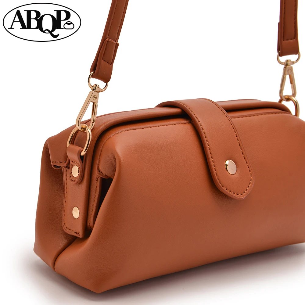 

Women's Handbags Purse Cosmetic Bag Pu Leather Travel Bag European American Retro Bag Clip Leisure Mini Messenger Mochila Bag