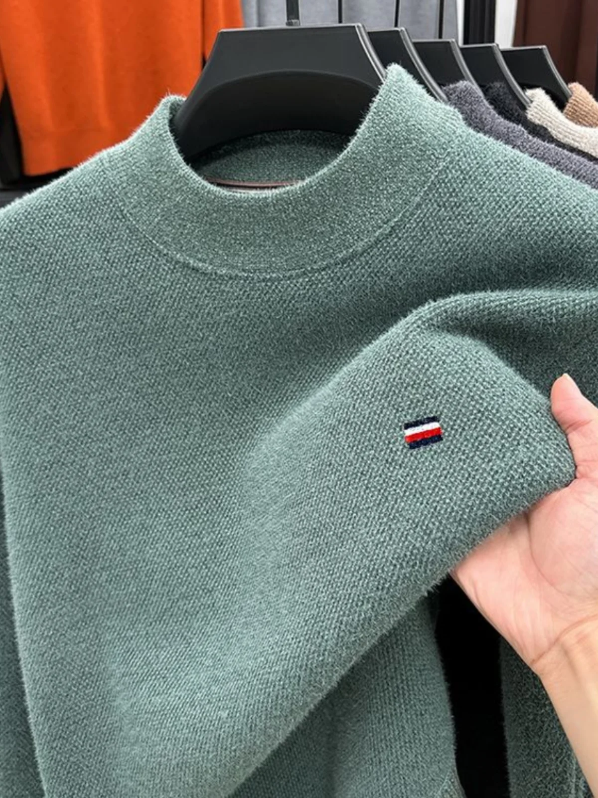 Утолщенный мужской свитер из синели с высоким воротником и флисовой подкладкой