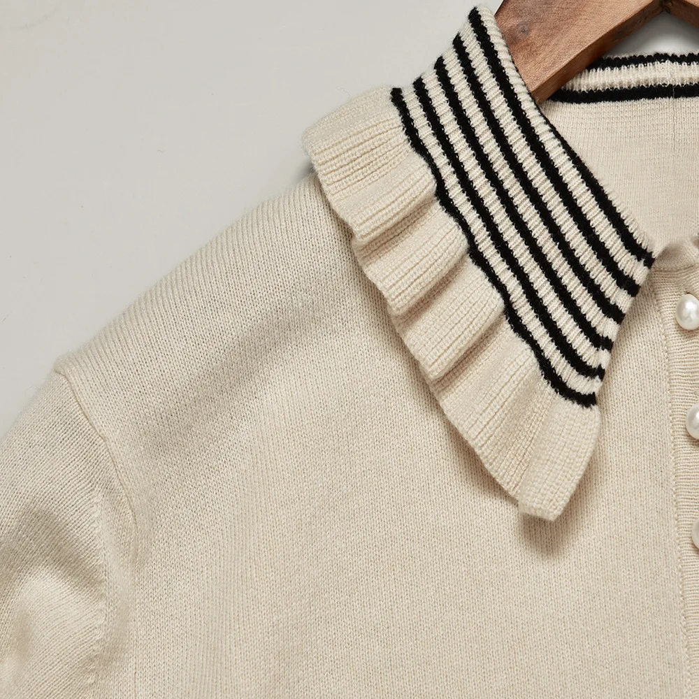 Новинка Осень-зима 2020 свитер с кукольным воротником и жемчужными пуговицами |