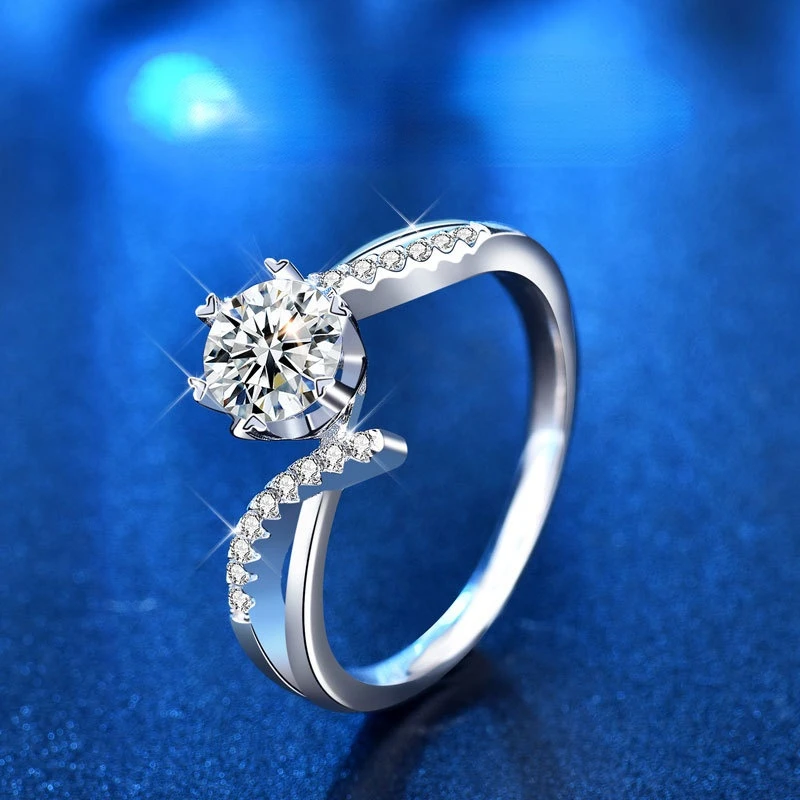 

Женское кольцо из серебра 925 пробы, с муассанитом