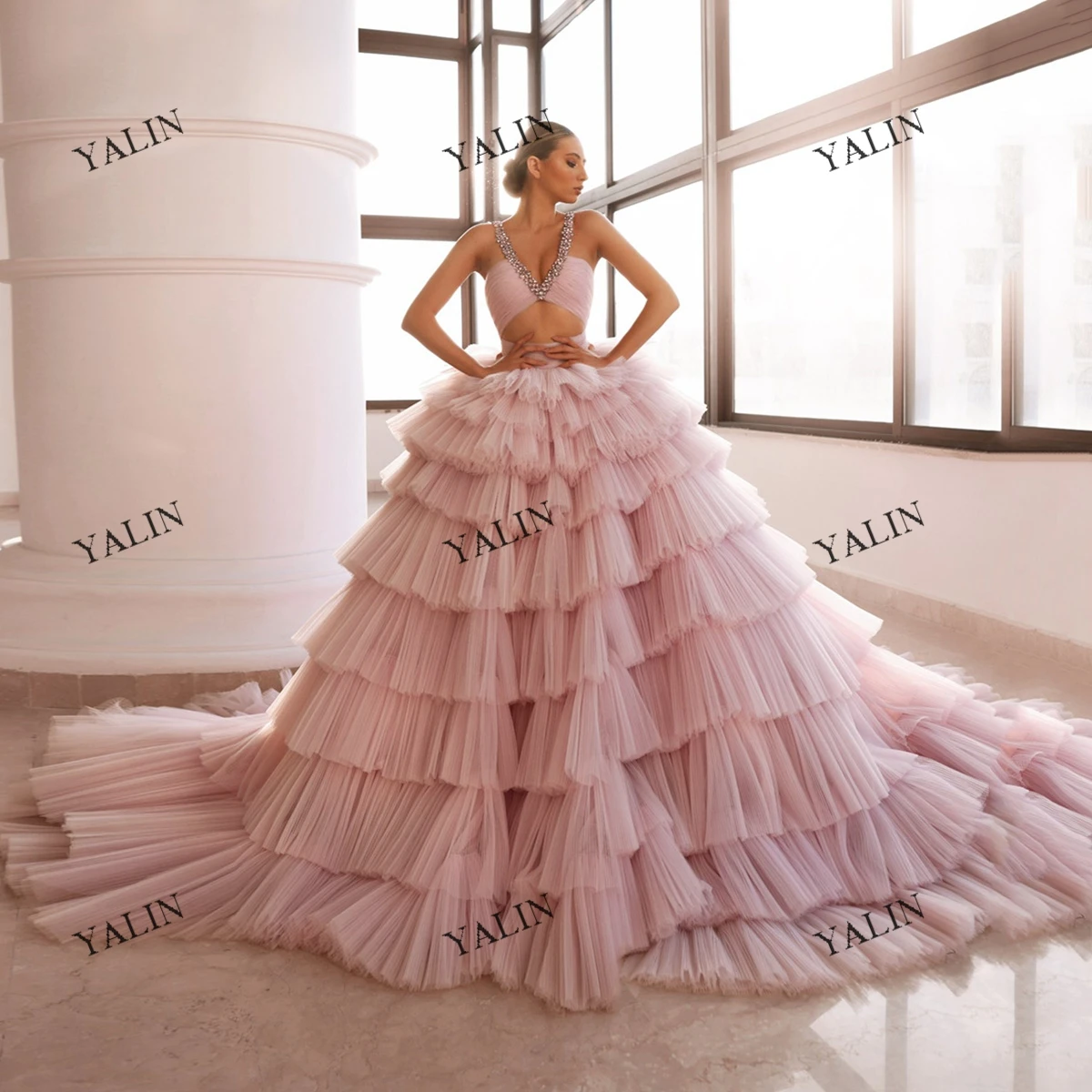 

YALIN Dusty Pink Tulle Tiered Celebrity Dresses Luxury V-Neck Crystals Birthday Party Dress Brush Train Sexy Evening Ball Gowns