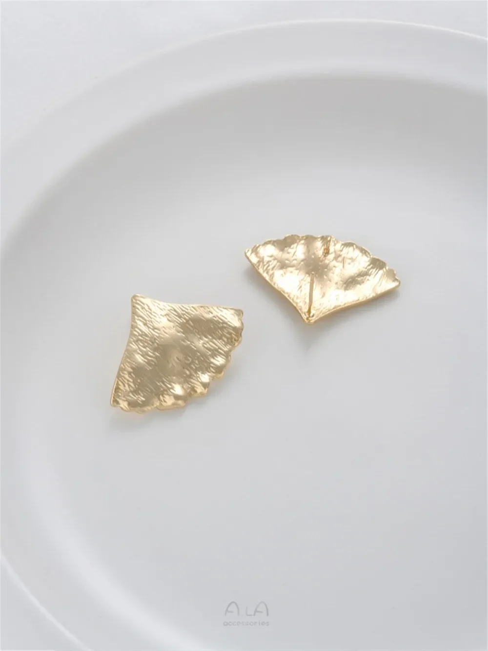 Лист гинкго с текстурой листьев 14 карат подвесными кольцами и серьгами иглы из