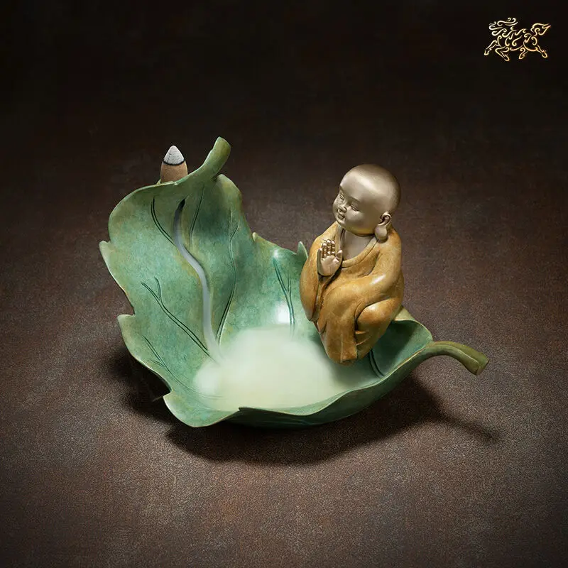 Домашняя гостиная буддистский монах Липовая художественная концепция