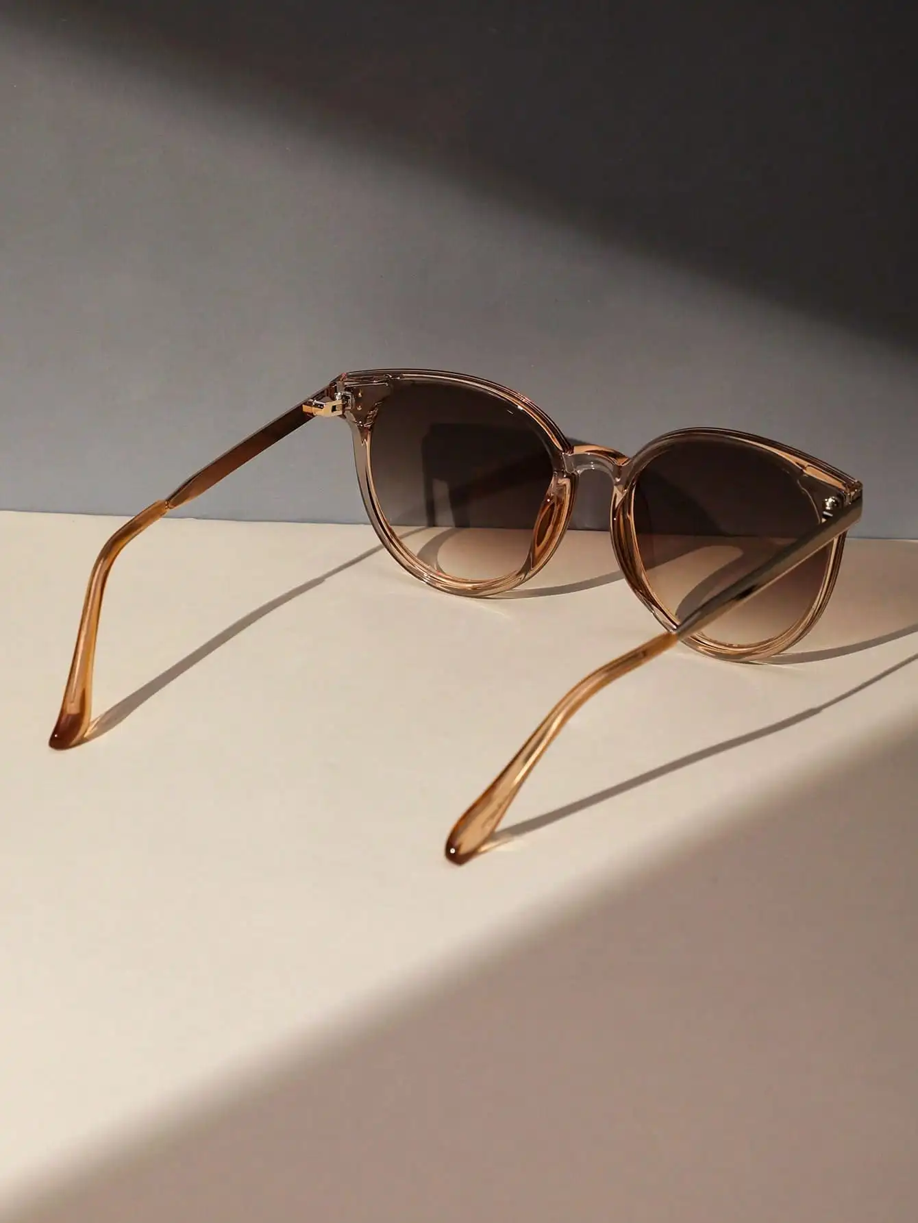 1 шт. солнцезащитные очки унисекс в пластиковой оправе