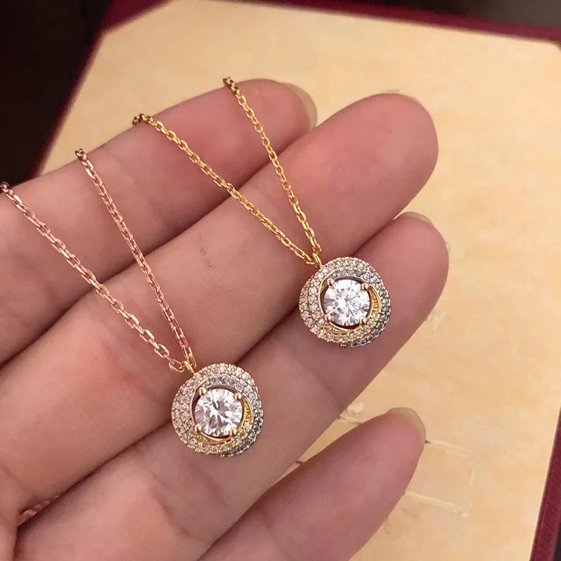 

Очаровательное женское колье из розового золота с фианитами