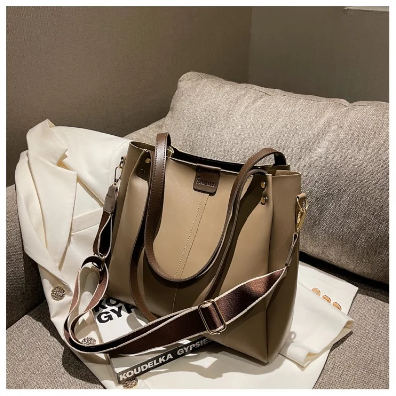 

Metal short handle bucket Small Women's handbag Fall 2022 trend fashion designer work women's shoulder crossbody bag