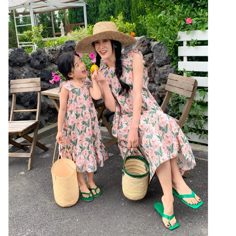 

2023 Summer Mom and Daughter Matching Vacation Dress Mother Baby Girls Same Clothes Beach Women Elegant Casual Floral Dresses