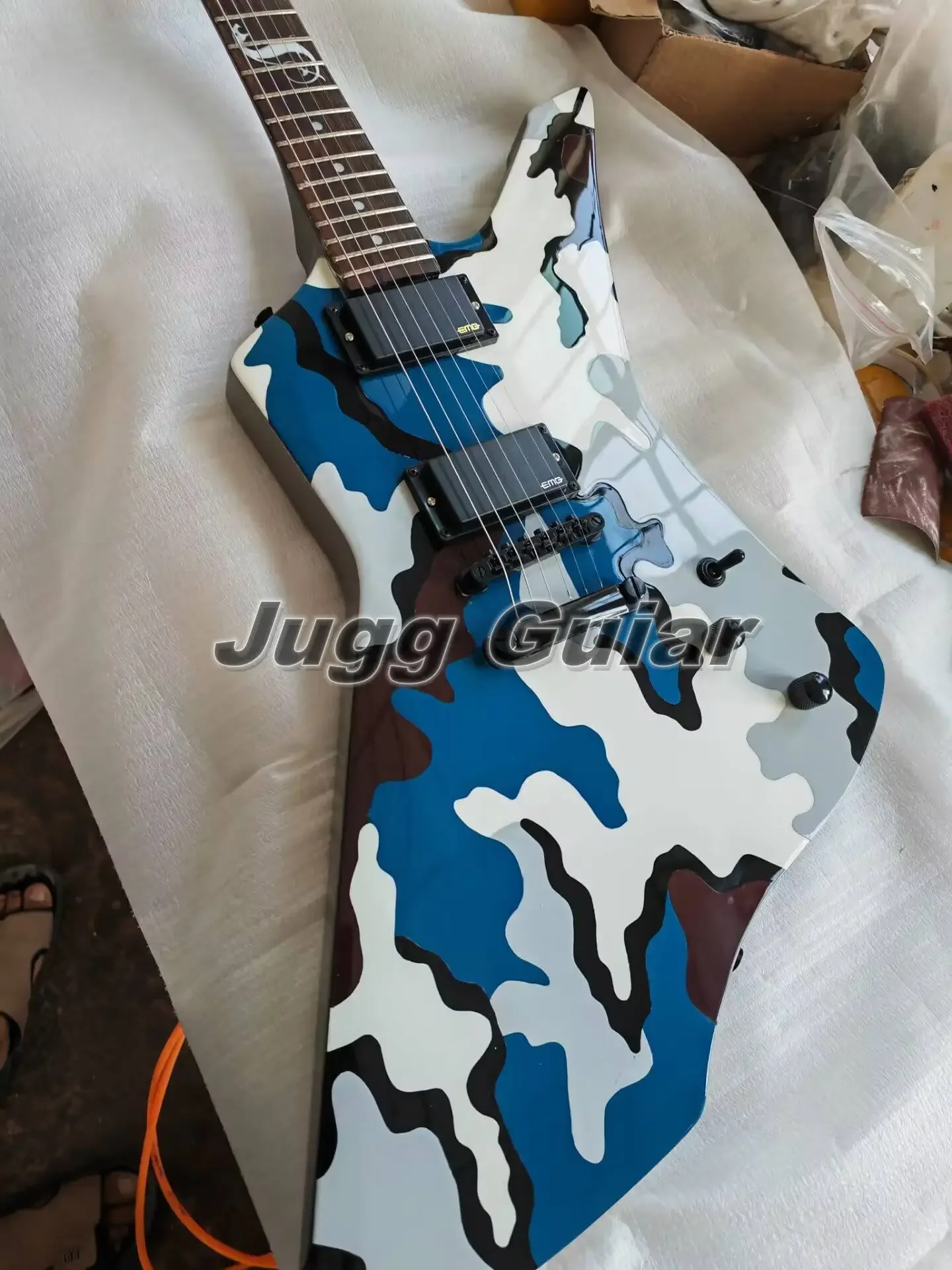 

Rhxflame Ltd Snake Byte James Hetfield Signature Camo Explorer Electric Guitar 9V Battery Box, China EMG Pickups, Black Hardware