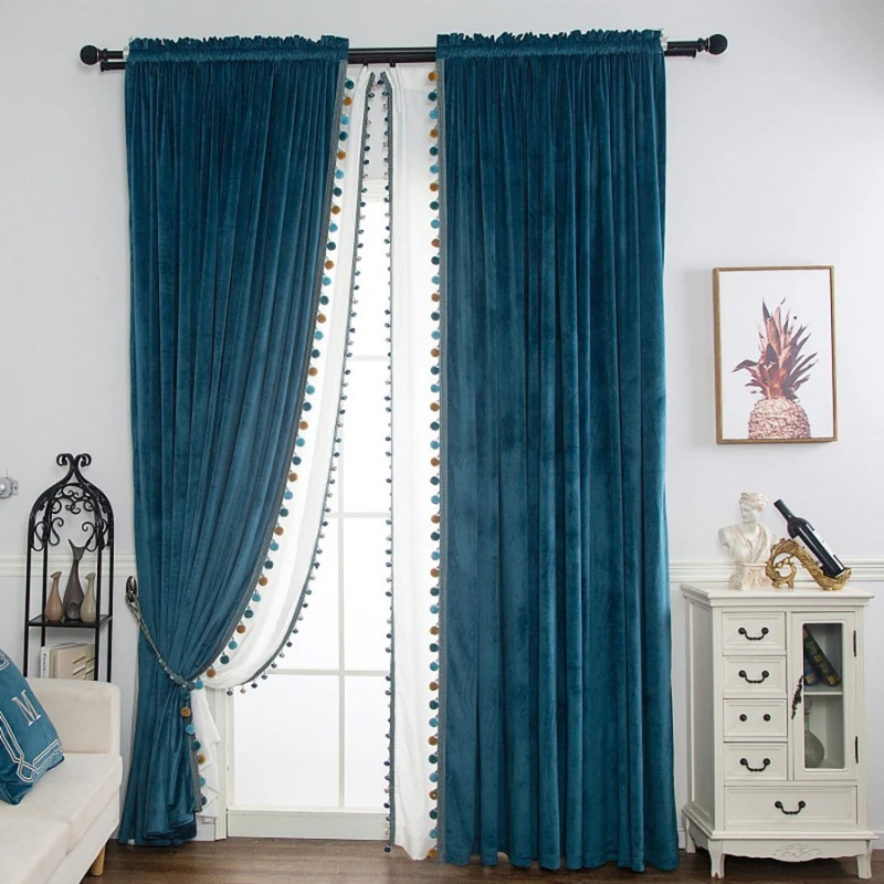 Бархатные затемняющие шторы для спальни с роскошными помпонами синего павлина
