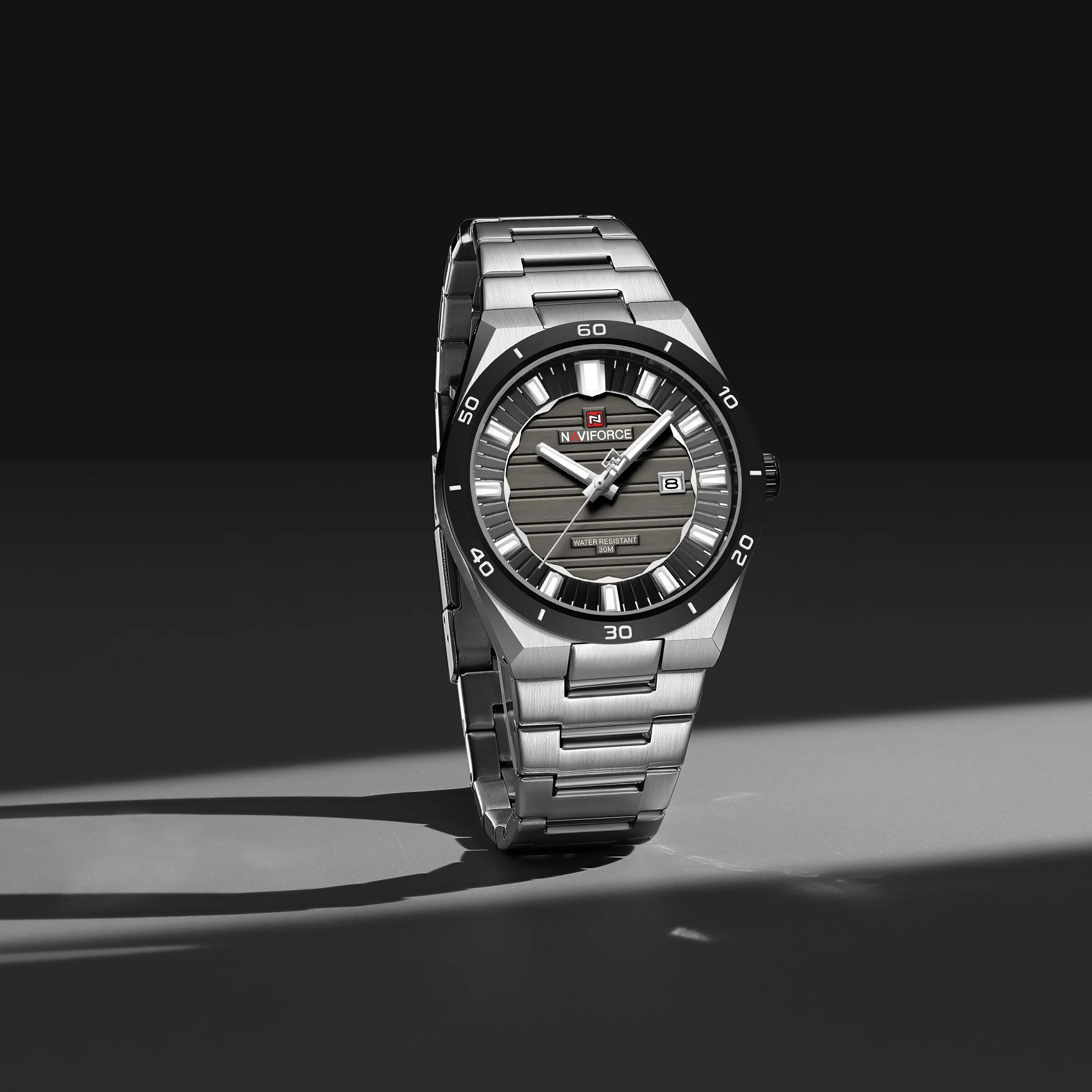 Фото NAVIFORCE 9268 Элегантные мужские кварцевые часы с подсветкой, календарем, водонепроницаемые, с ремешком из нержавеющей стали, модные деловые часы для мужчин. №3