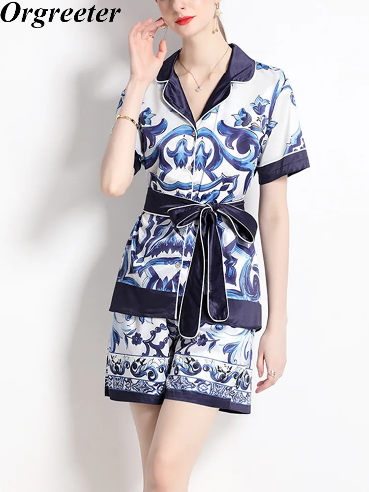 

Runway Fashion Notched Collar Blue And White Porcelain Printed Loungewear Two Piece Set Women Casual Simulation Silk Shorts Sets