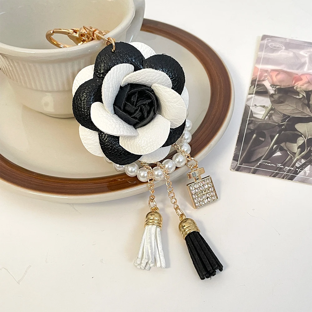 Женский брелок с подвеской в виде флакона духов