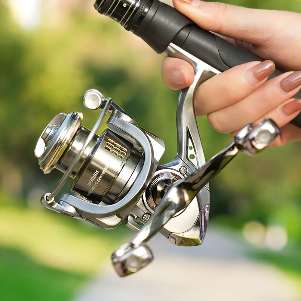 

Lightweight Spinning Reel SW1500S-3000S Series 6KG Max Drag Fishing Reel 5.2:1 Speed Ratio Metal Spool Double Grip Fishing Reel