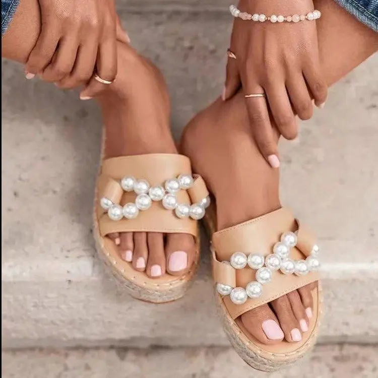 Сандалии женские на плоской подошве пляжные шлепанцы с бусинами ремешке летняя