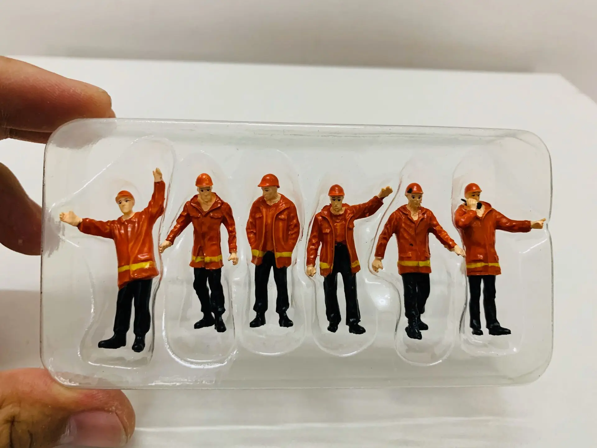 

1:50 Scale Plastic Model Engineering Worker Figure 3.7CM (1.45" inch) 6 Pcs