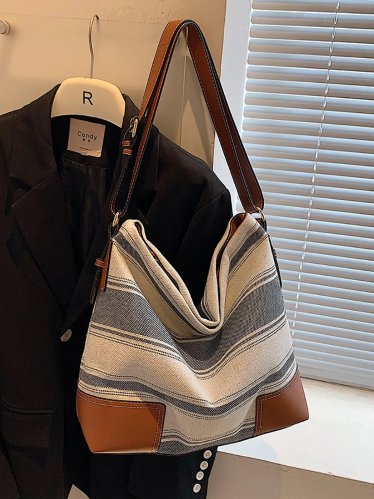 

Модная нишевая дизайнерская сумка-мешок, женская сумка, элегантная темпераментная повседневная женская сумка через плечо, новая трендовая женская сумка через плечо