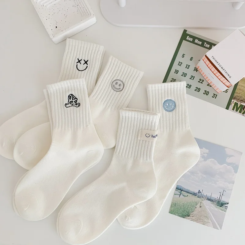 

2023 Embroidered Double Needle White Socks Women Ins Japanese Fashion Cute Smiling Middle Tube Socks Women College Student Socks
