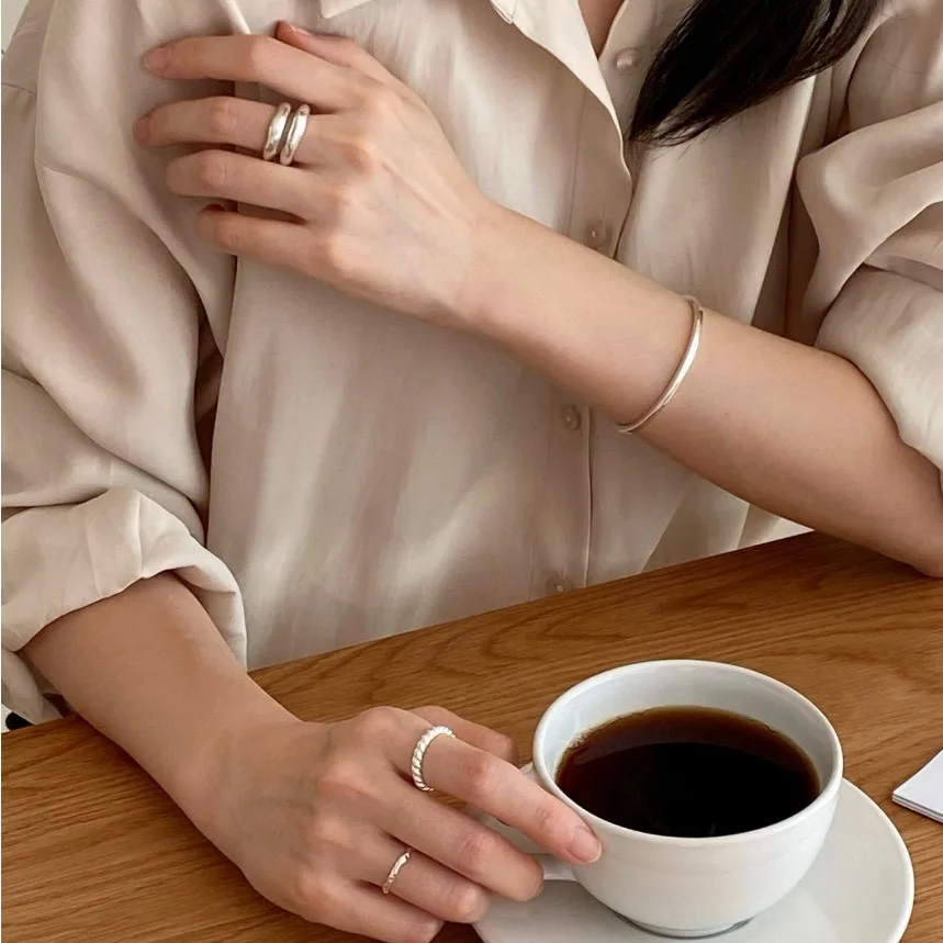 Минималистичный легкий роскошный однотонный простой и универсальный обтекаемый