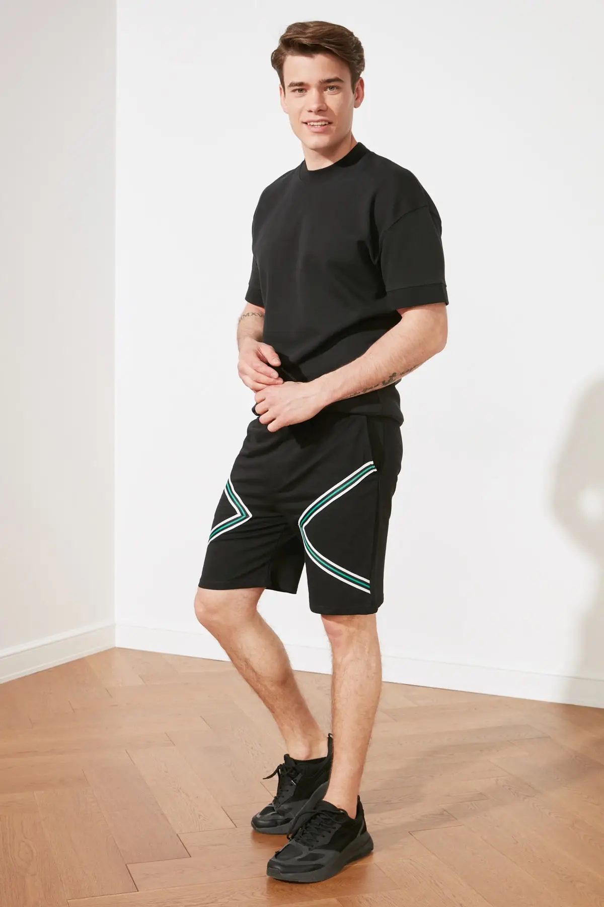 

Trendyol Men 'S Regular Fit Shorts & Bermuda TMNSS21SR0198