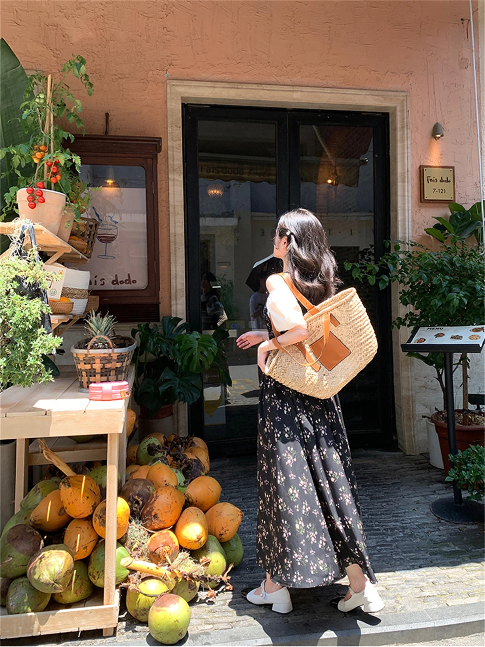 

French Gentle Floral Suspender Dress For Women's Summer 2023 New Black Waistband Off Shoulder Bubble Sleeve Long Skirt