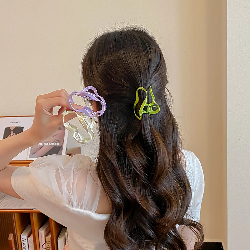 

AISHG Plastic Claws Clip Women Shark Hair Accessories Fashion Solid Hair Clip Elegant Headwear Girl Gothic Ponytail Grab Claws