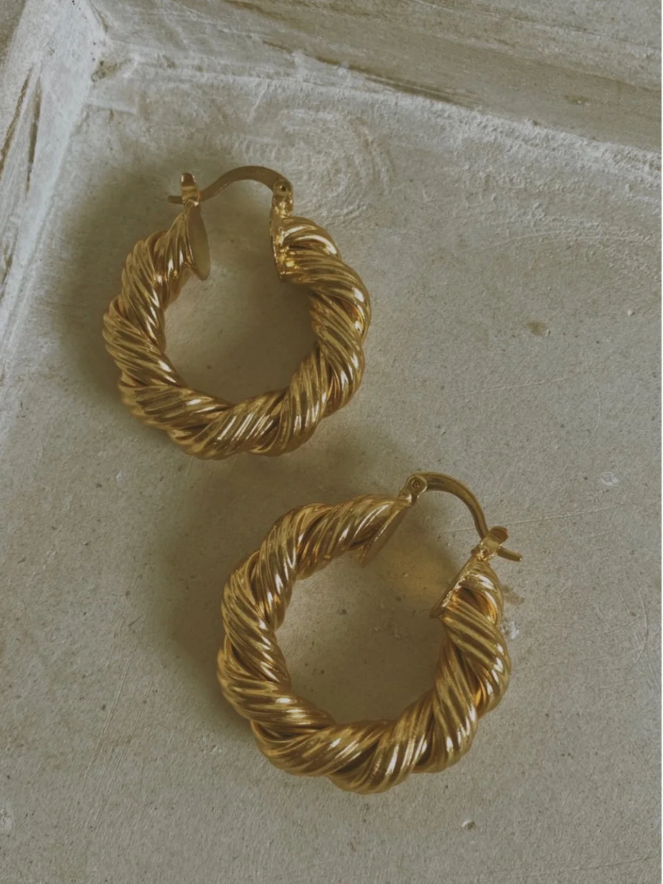 

Женские позолоченные серьги-гвоздики в стиле ретро