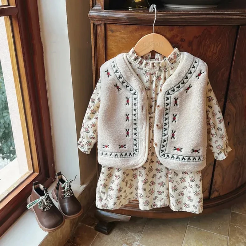 

Осенне-зимний жилет с вышивкой для девочек, теплый детский жилет, Универсальный Детский жилет, пальто без рукавов, однобортный жилет