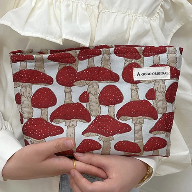 

Косметичка eTya