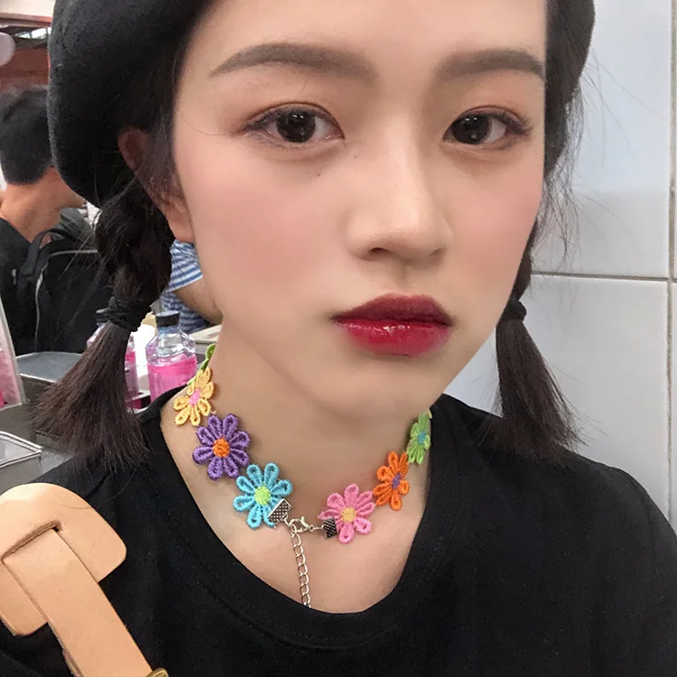 

Женское ожерелье ручной работы с лентой