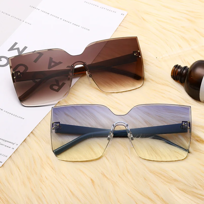 

2022 New Large Frame PC Frame Ocean Sunglasses Fashion Men and Women Versatile One Piece Sunglasses Rimless Glasses