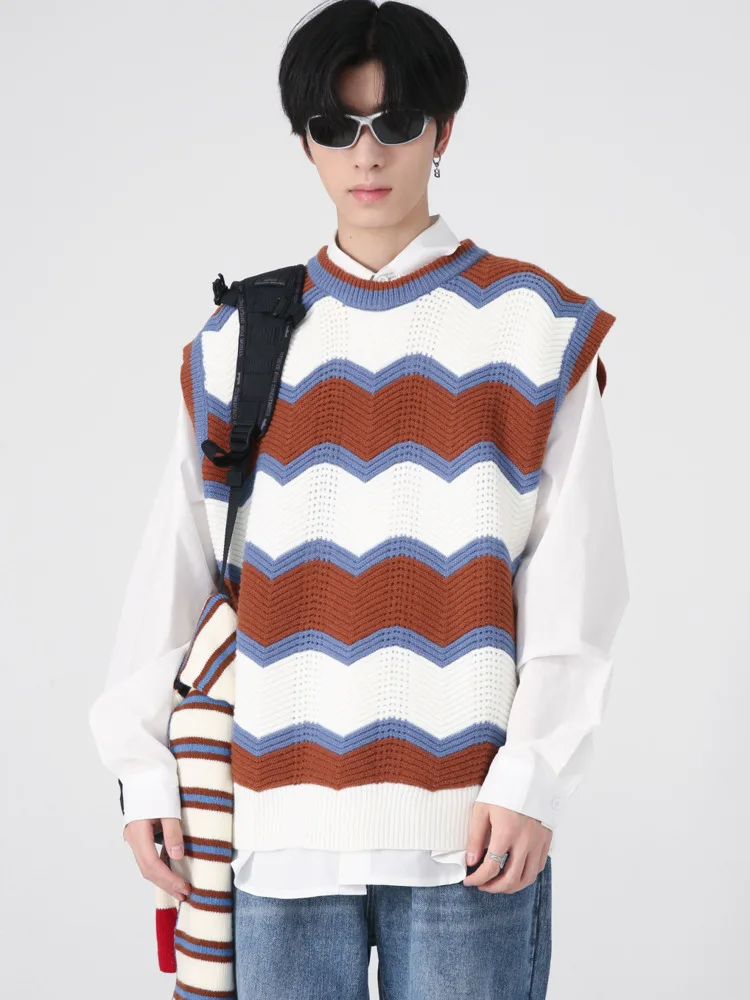 

SYUHGFA Striped Knitted Vest Men Clothing Round Neck Handsome Sweater Vest Korean Streetwear 2022 Autumn Fashion New Vests