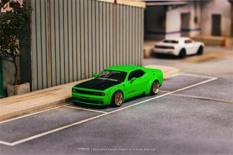 

Tarmac работает 1:64 Dodge Challenger SRT Hellcat зеленый металлический Литая модель автомобиля