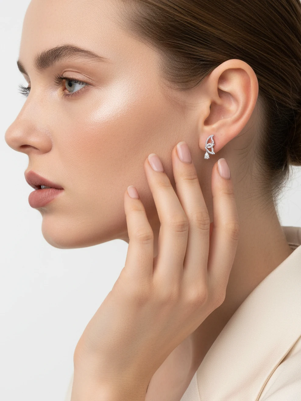 Фото Серьги-гвоздики XCY Moissanite в форме бабочки, серебро S925, сверкающие серьги-капли для женщин, для свадьбы, вечеринки, невесты, изысканные ювелирные украшения №5