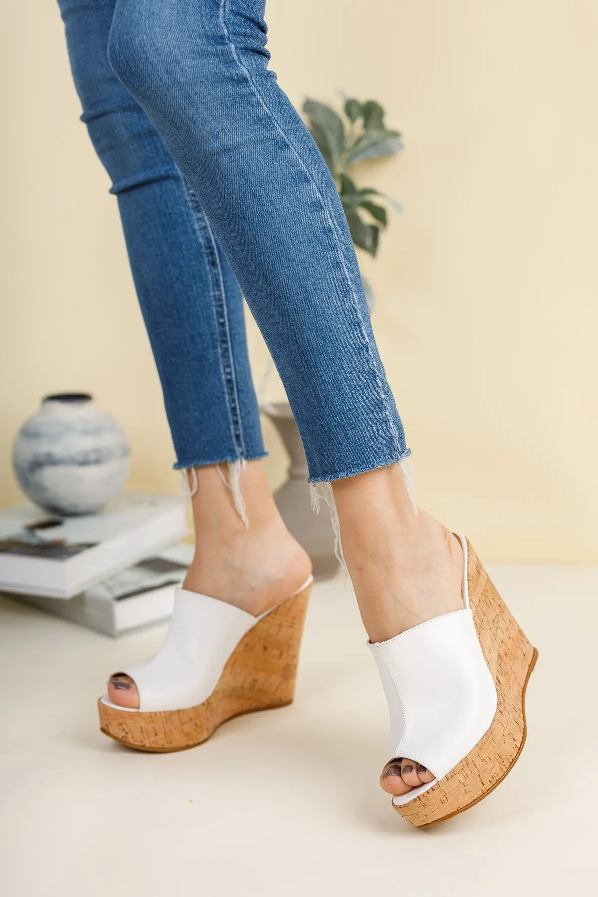 

Women's Fashion Handmade Special White Leather elephants Heels Slippers