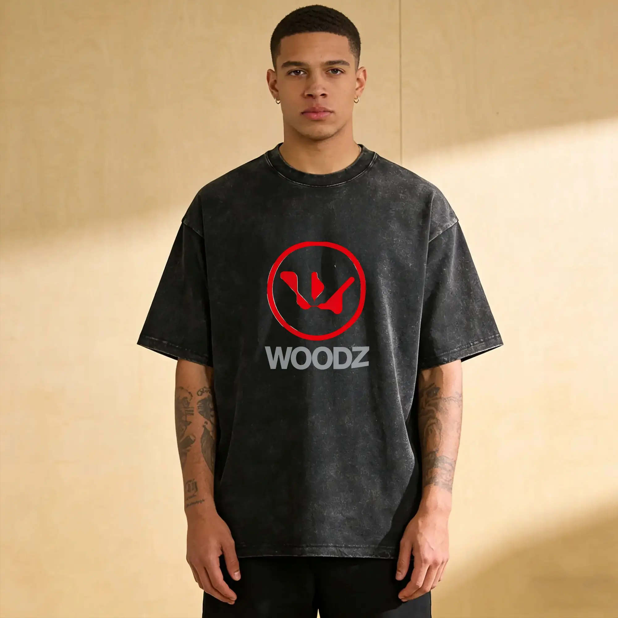Фото Мужские футболки WOODZ World Tour 2026: Архивная коллекция 1, летняя уличная мода, футболка с коротким рукавом, круглым вырезом, трендовая, недорогая №1