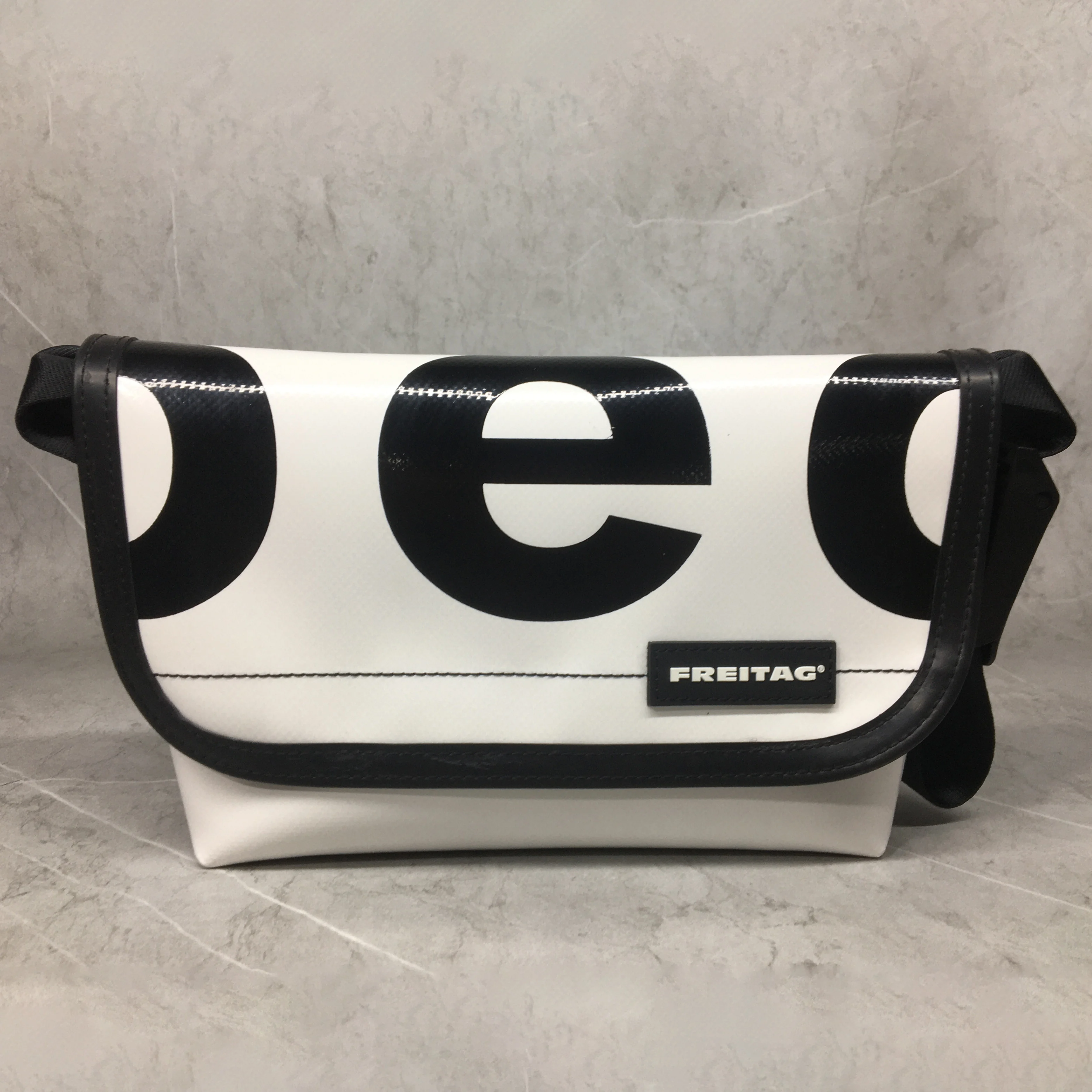 FREITAG Swiss Environmental Trend Pouch Leisure Fashion Men's And Women's One-Shoulder Outdoor Sports Bag Waterproof Tarpaulin M