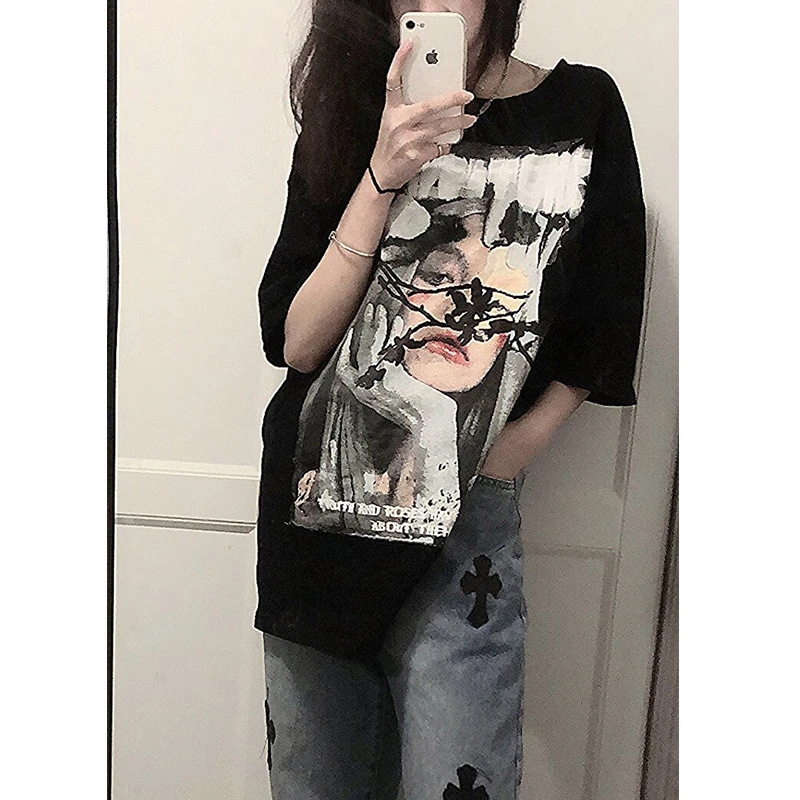 

Graffiti Girl Holding Chin Print Streetwear Unisex Vintage Fashion Oversized Egirl T-Shirt Hipsters Grunge Women T-shirts Tops