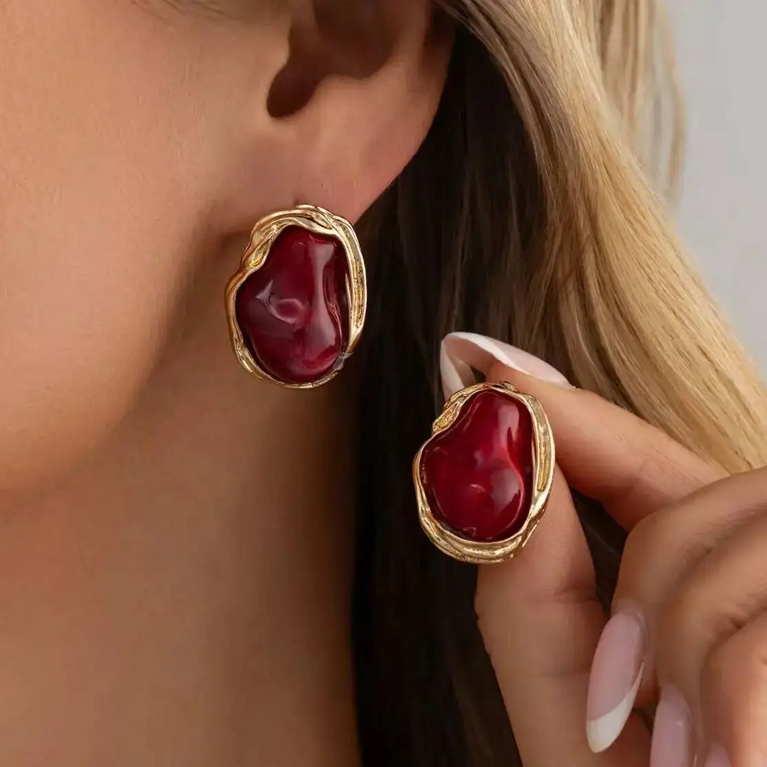 Фото Серьги-гвоздики Ingemark 8 цветов, винтажные, с инкрустацией из смолы, неправильной формы, для женщин, элегантные, геометрические, акриловые, для пирсинга, в стиле бохо, ювелирные изделия №2