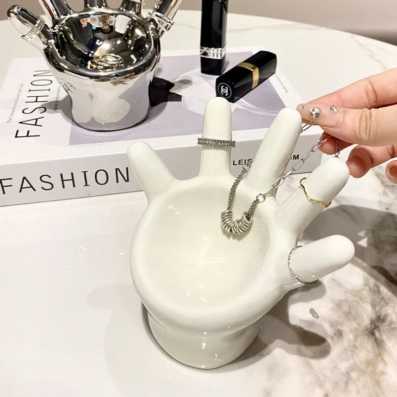 Роскошный держатель для кольца в форме ладони скандинавском стиле