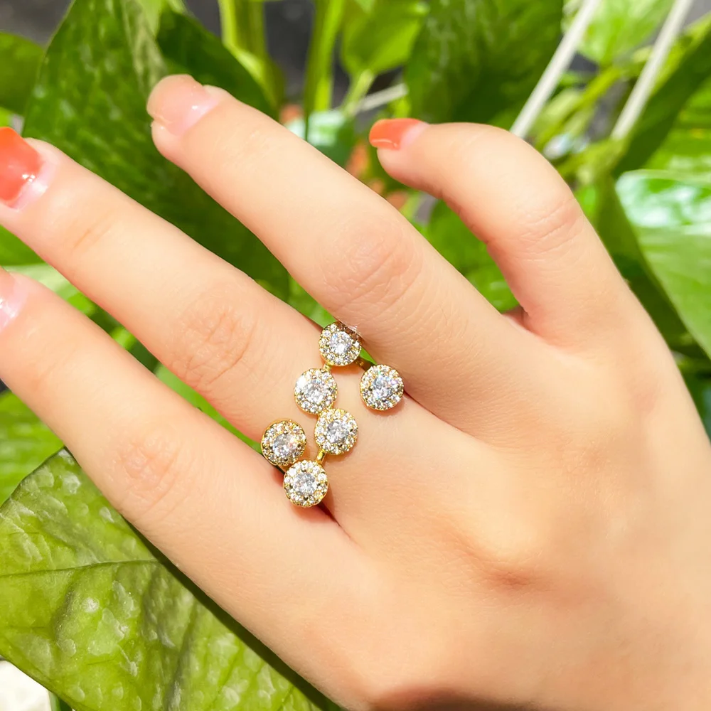 Pera стильный круглый цветок Шарм кубический цирконий золотого цвета открытые