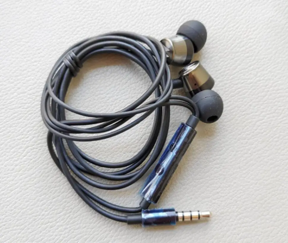 

100 шт., металлические наушники-вкладыши с микрофоном, 3,5 мм