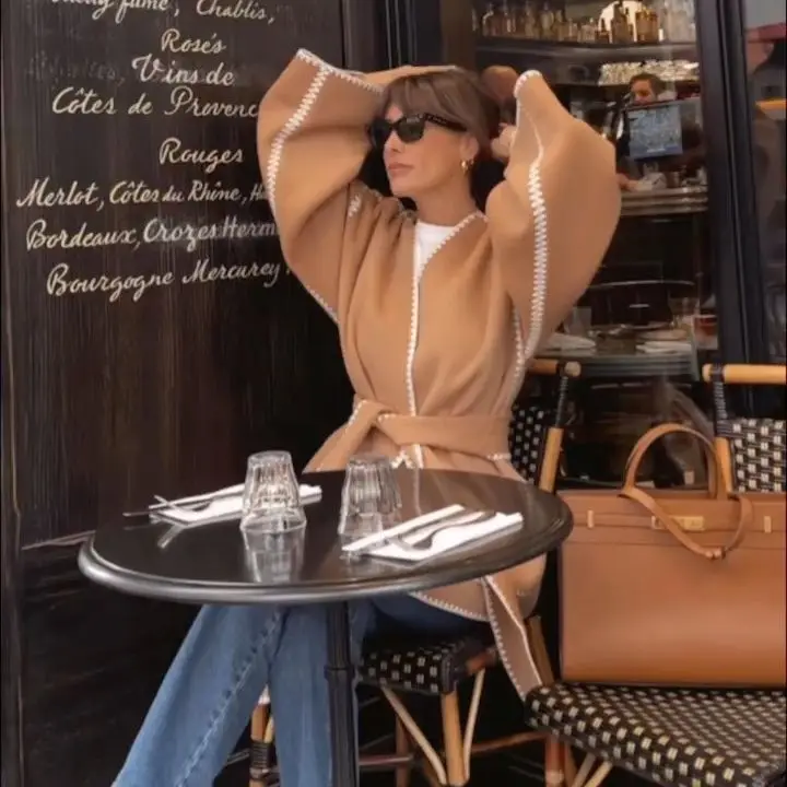 Рисунок 4 - Женское шерстяное пальто на шнуровке