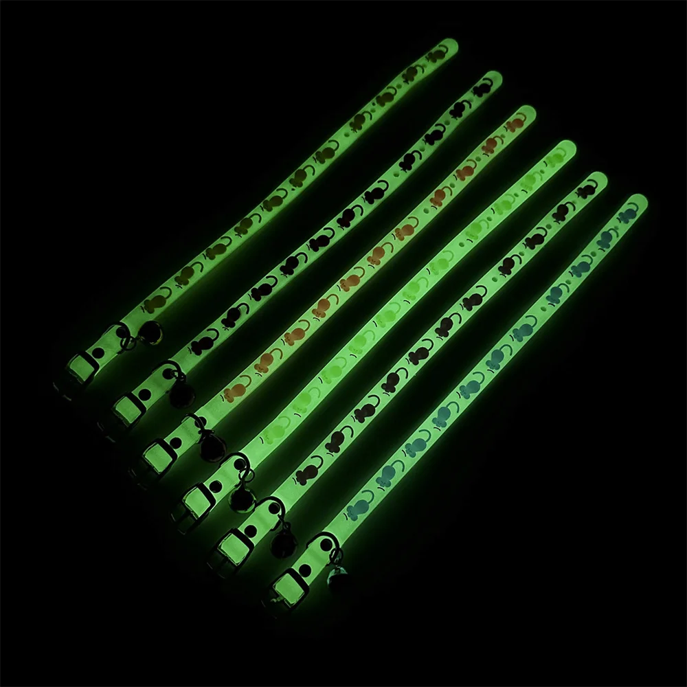 

Кошачий воротник с колокольчиком удобно предотвращает потерю кошек. Регулируемый размер, водонепроницаемый, отлично подходит для активного отдыха